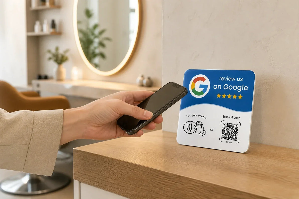 Google Review NFC Novelys installé dans un salon